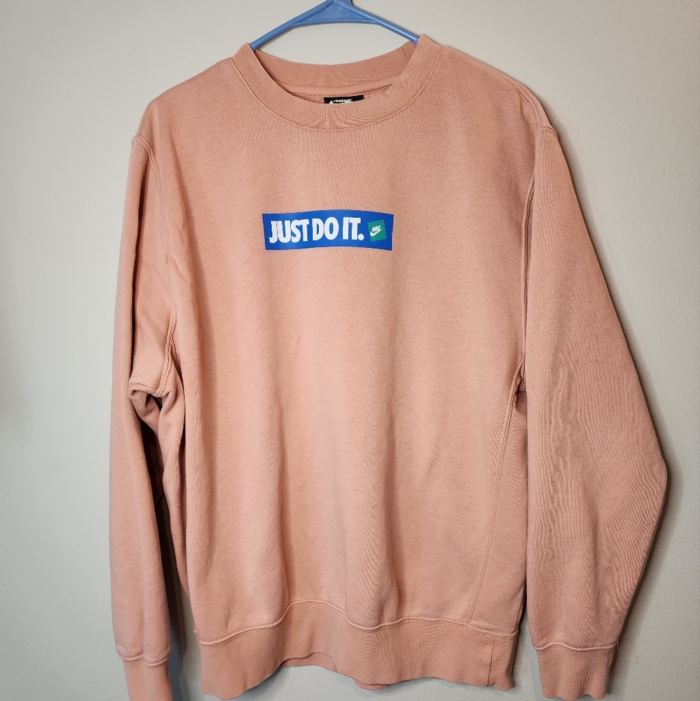 Nike Pullover Crewneck Sweatshirt, Light Pink, Mens Medium (Women Oversized Fit)